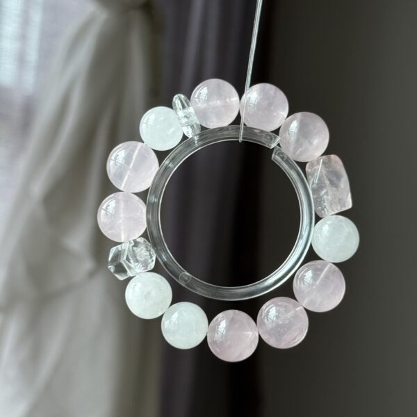 粉晶白水晶疗愈手链 	•	英文：Rose Quartz & Clear Quartz Healing Bracelet - 图片 3
