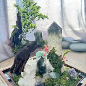 森林守护之塔 · 水晶疗愈景观摆件 Forest Guardian Crystal Tower · Healing Crystal Landscape