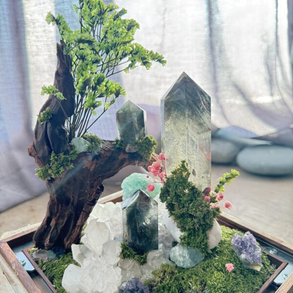 森林守护之塔 · 水晶疗愈景观摆件 Forest Guardian Crystal Tower · Healing Crystal Landscape