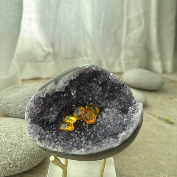 紫水晶晶洞摆件 · 附黄水晶碎石 Amethyst Geode with Citrine Chips - 图片 3