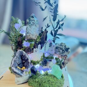 绿幽灵 × 紫水晶森林能量景观 · Green Phantom Quartz × Amethyst Forest Decor