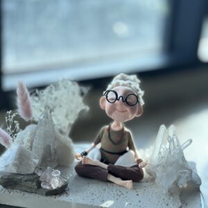 白幽灵冥想能量摆件 · White Phantom Quartz Meditation Decor